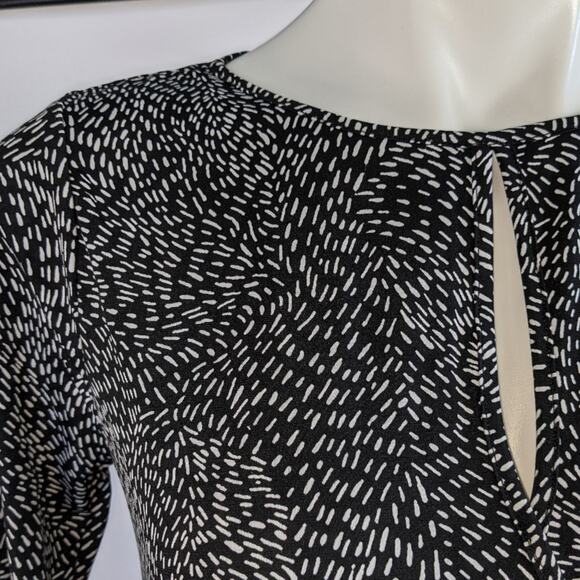 Motherhood Maternity Printed Fawu Wrap Blouse Sz Small Black and White - Picture 4 of 6